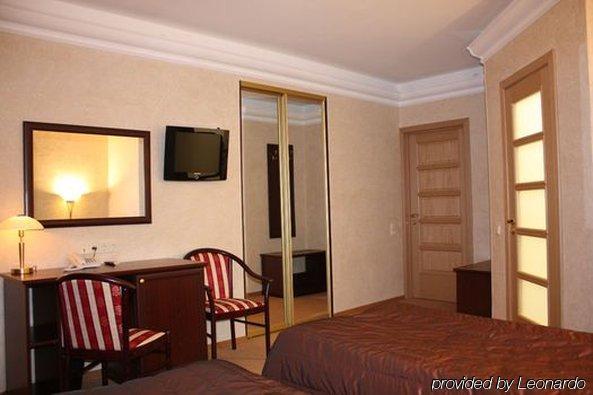 Golden Embankment Hotel Pskov Phòng bức ảnh